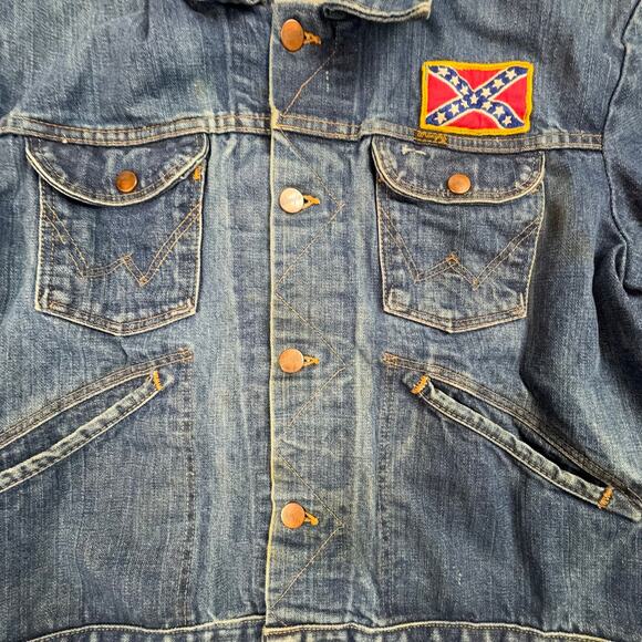 1970s Wrangler USA Denim Jacket 42 | Trucker Fit | Embroidered Butterfly - Picture 11 of 15